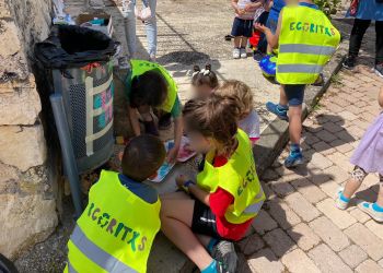 La cuadrilla Ecoritxs, con los chalecos reflectantes que ellos mismos han personalizado.