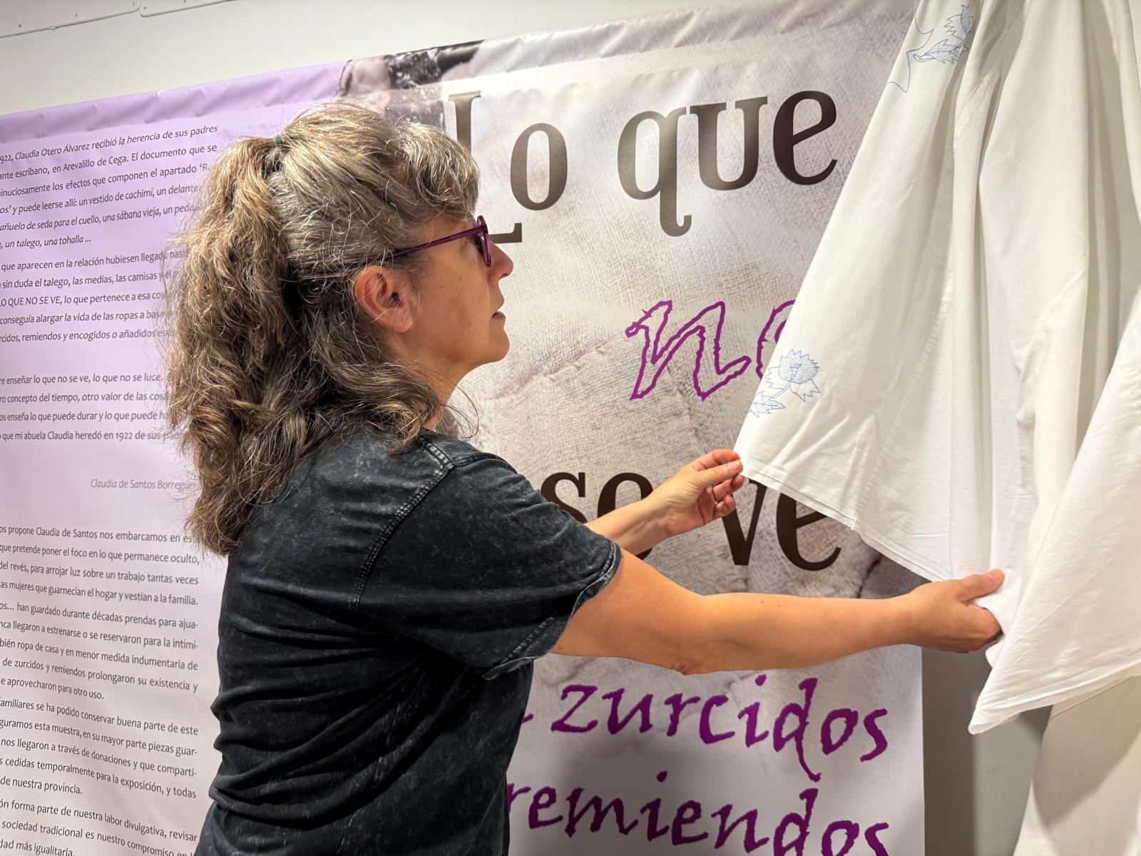 Si a esta mujer la pones al frente del Museo Reina Sofía o del MoMa de Nueva York, es capaz de transformarlos aún más y de romper todos los moldes. Se lo comento y se sonríe tímida. Esa timidez, quizá, es su mayor fortaleza.