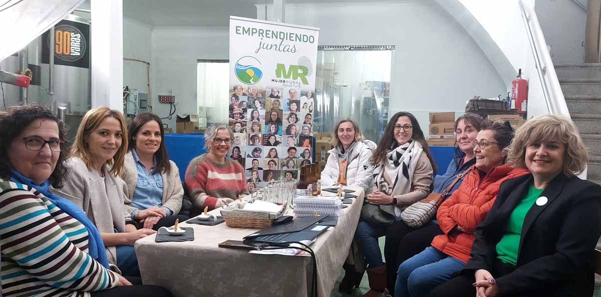 Un total de diez mujeres se dieron cita en el encuentro de mujeres emprendedoras organizado por CODINSE.