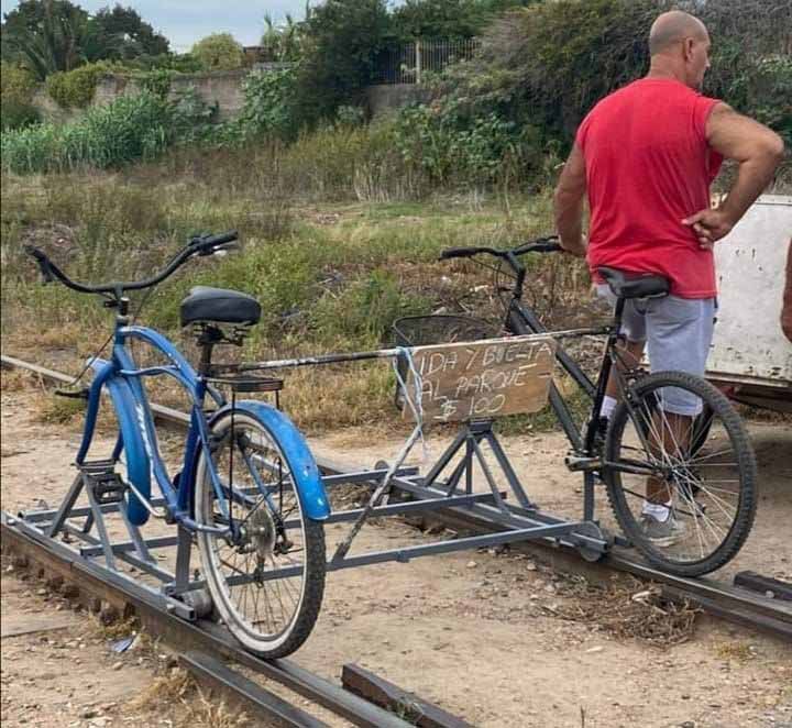 La zona de Pando, en Montevideo, es otro ejemplo de uso turístico para el desplazamiento de pasajeros entre poblaciones usando líneas ferroviarias en desuso.