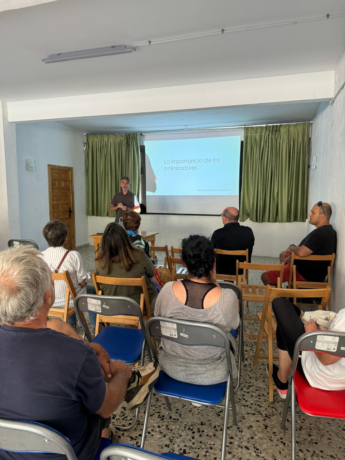 Imagen del taller "El mundo mágico de las abejas. La importancia de los polinizadores", impartido por Fernando Saura.