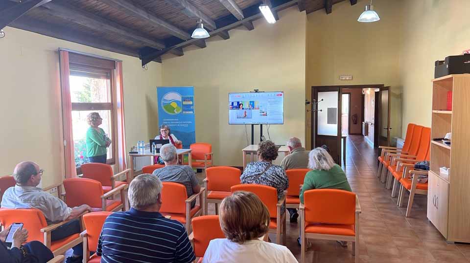 La jornada se desarrolló de manera presencial en el centro de día de Campo de San Pedro, aunque también se pudo seguir on line.