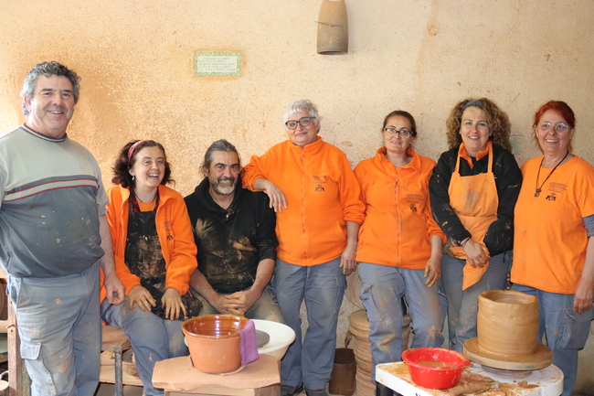 Juan Carlos Martín (a la izquierda) junto a sus seis alumnos