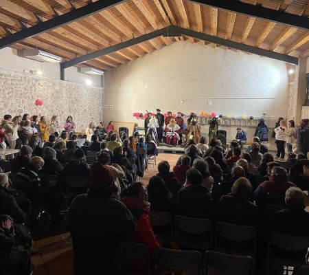 Carrascal del Río recibió a los Reyes en el salón multiusos del ayuntamiento