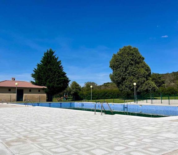 La piscina de Prádena ha realizado varios arreglos en sus instalaciones para este verano.