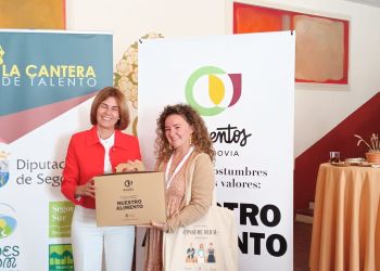 Magdalena Rodríguez, vicepresidenta segunda de la Diputación y Teresa Montejo, de Orejas Pecuarias