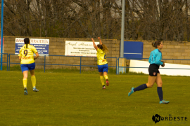 Mirian Posadas celebra un gol ante el University Athletics.