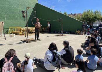Exhibición del oficio del esquileo en el frontón municipal. / FOTO: AYUNTAMIENTO DE RIAZA