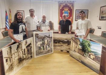 Los premiados de este año, en el salón de plenos del Ayuntamiento de Riaza, con Benjamín Cerezo, alcalde la villa.