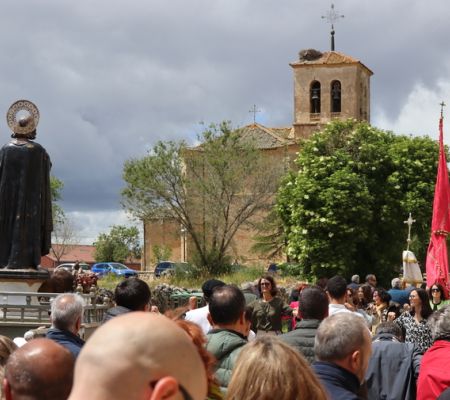 Procesión llegando de nuevo a la Iglesia.