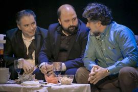 La compañíaTeatrezzo, de Valladolid, llegan con "El Nombre", de Matthieu Delaporte y Alexandre de la Patelliére.