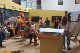 Reunión mantenida la semana pasada en la Casa del Parque de Montejo con varios agentes, entre los que participó Codinse.