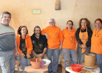 Juan Carlos Martín (a la izquierda) junto a sus seis alumnos