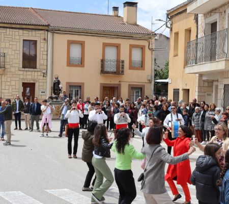 Baile de jotas en la Plaza Mayor.
