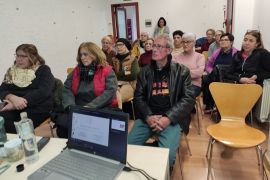 Asistentes durante el curso de conservación de productos vegetales