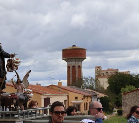 San Isidro con los edificios emblemáticos de Campo de San Pedro de fondo.