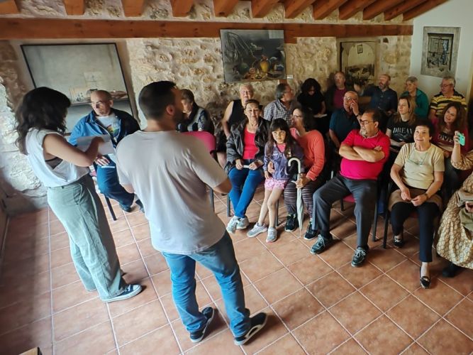 Imagen del taller participativo en torno a los problemas de género y vivienda que existen en el medio rural.