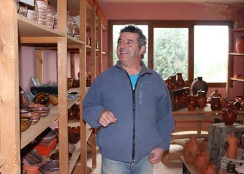 Juan Carlos Martín en su taller en Fresno de Cantespino