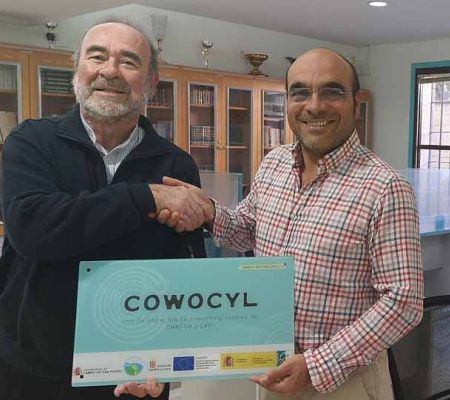El presidente de CODINSE (izquierda) y Diego López Bayo, alcalde de Campo de San Pedro