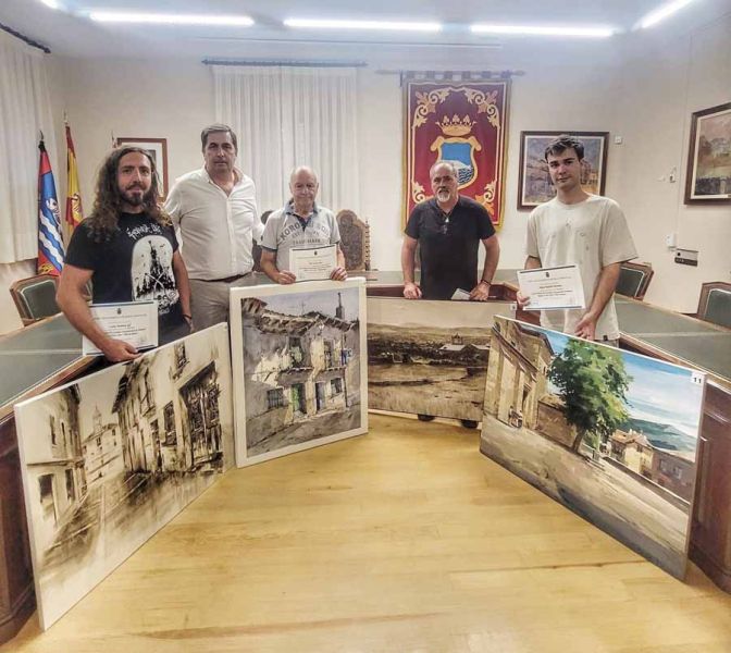 Los premiados de este año, en el salón de plenos del Ayuntamiento de Riaza, con Benjamín Cerezo, alcalde la villa.