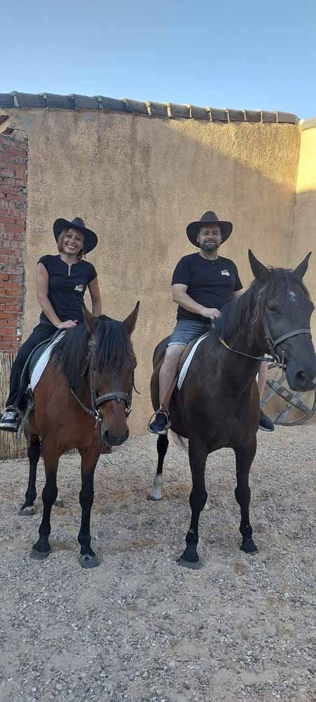 Los invitados tuvieron la oportunidad de subir a caballo a primera hora de la tarde. En la imagen, Elena y Christian, dueños del hotel rural La Encantada.
