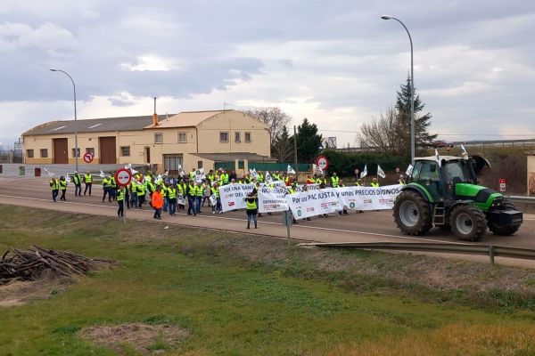Movilización de los agricultores en la localidad de Boceguillas. / FOTO: UCCL SEGOVIA.
