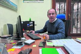 José Manuel Merino, en su despacho de ACD Montaña Palentina, en Cervera de Pisuerga.