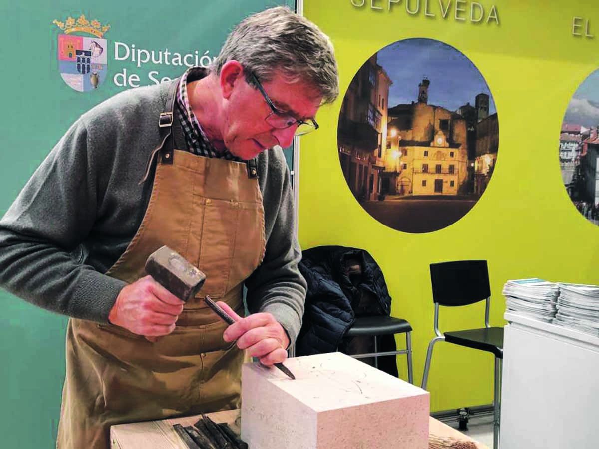 Juan Emilio Cristóbal, del taller de cantería Hermanos Cristóbal Martín de Sepúlveda.