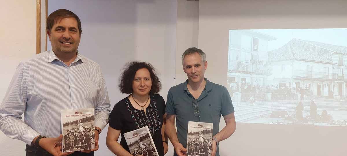 Presentación del libro de Elena de Frutos el pasado 1 de junio en el centro cultural de Riaza.