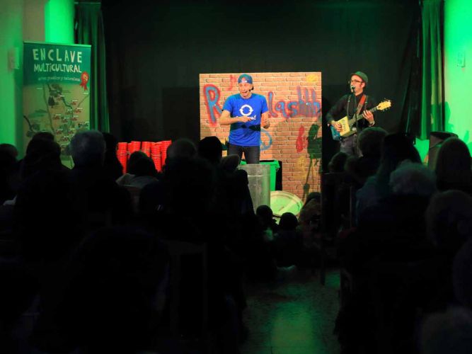 Reciclashhh! ha sido una de las actuaciones de Enclave Multicultural de ediciones pasadas.