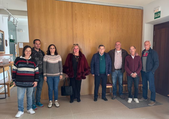 Alcaldes y representantes de los ayuntamientos de Barbolla, Castillejo de Mesleón, Cerezo de Abajo, Cerezo de Arriba, Duruelo, Sepúlveda y Sotillo y miembros de la Plataforma contra la mina a cielo abierto en el Nordeste Segoviano