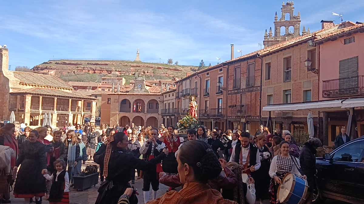 La Plaza Mayor de Ayllón reunió a un buen número de participantes y curiosos el pasado 4 de febrero. / FOTO: BELÉN DE MARCOS.