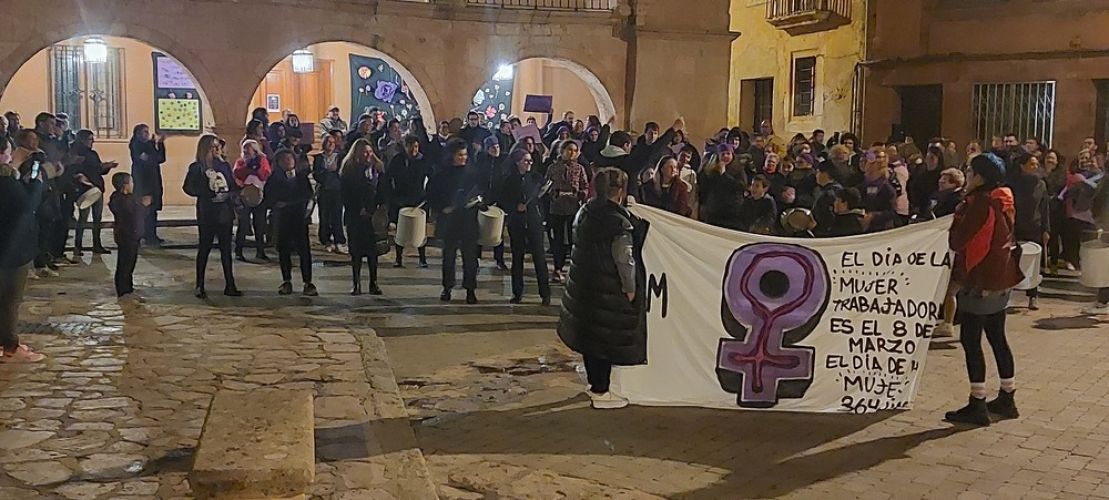 Fotografía de la batucada en la que CODINSE financió, participó y colaboró en Ayllón en el Día de la Mujer de 2023.
