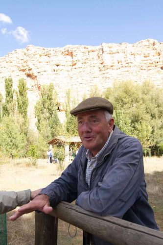 Jesús Garzón, en el Refugio de Rapaces de Montejo, en el campamento frente a Peña Portillo. Fotografía: José Luis Armendáriz