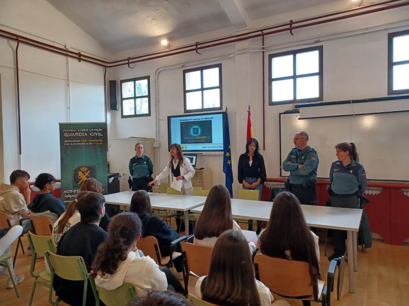 Alumnos del IES Sierra de Ayllón participando en la Ciber-Liga