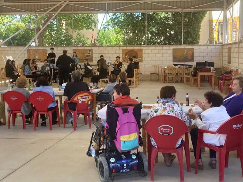 Actuación musical en Labajos de Aperitivos musicales a Banda