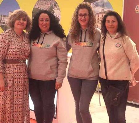 Miryam Guijarro, técnica de Codinse, junto a las representantes de las oficinas de turismo de Sepúlveda y Riaza y Mª Jesús Cuesta, del CIT Ecoturismo Nordeste de Segovia.