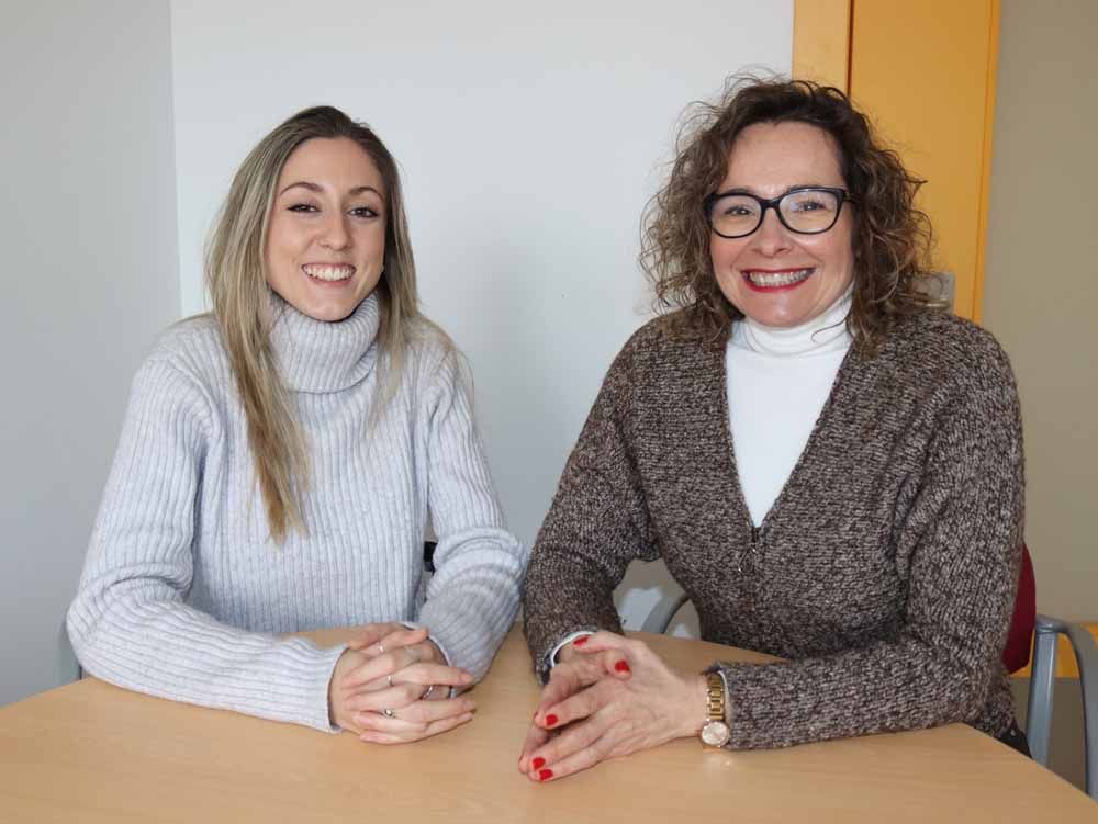 Rosa (derecha) y Laura (izquierda) han sido las especialistas encargadas de impartir esta formación en centros educativos en el Nordeste de Segovia.