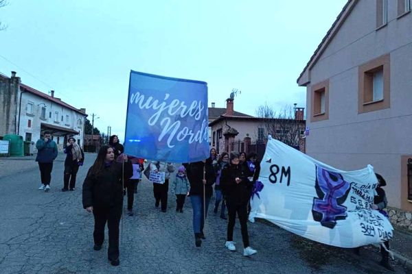 Las calles de Campo de San Pedro se llenaron de color morado el pasado 8 de marzo