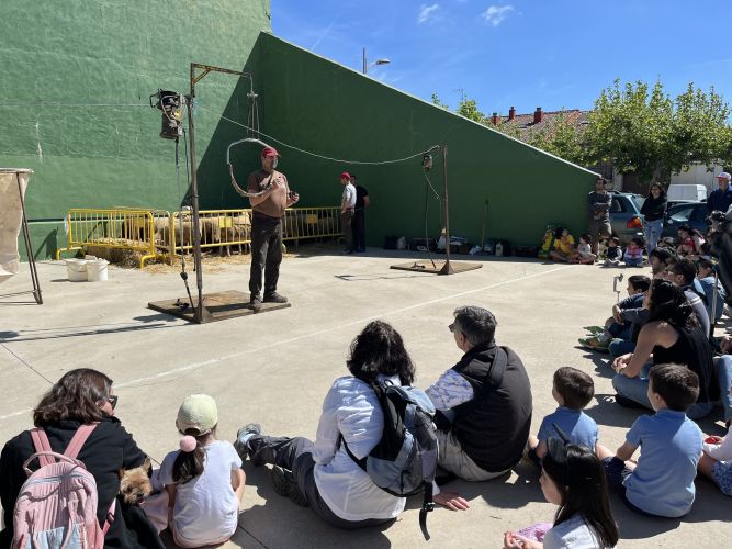 Exhibición del oficio del esquileo en el frontón municipal. / FOTO: AYTO. DE RIAZA